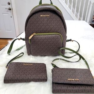 ✨️🤎 Michael Kors Erin Small Backpack , wallet and crossbody- Evergreen Brown ✨️